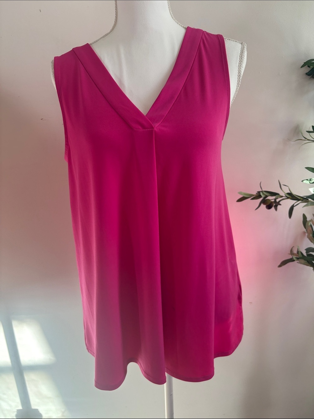 Premise Hot Pink V-Neck Sleeveless Camisole